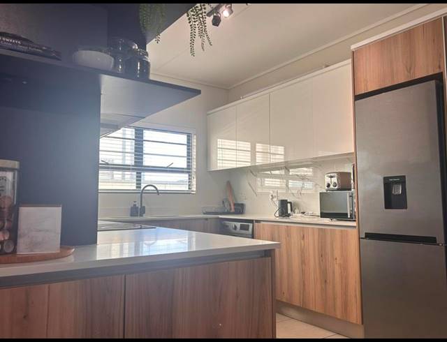 3 BEDROOM APARTMENT FOR SALE IN SANDOWN